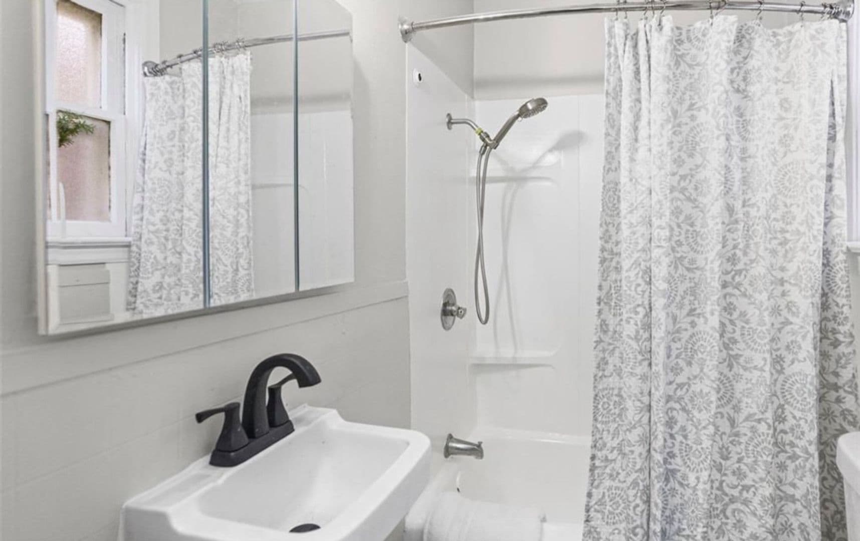 Belleville House: 312 S Jackson St