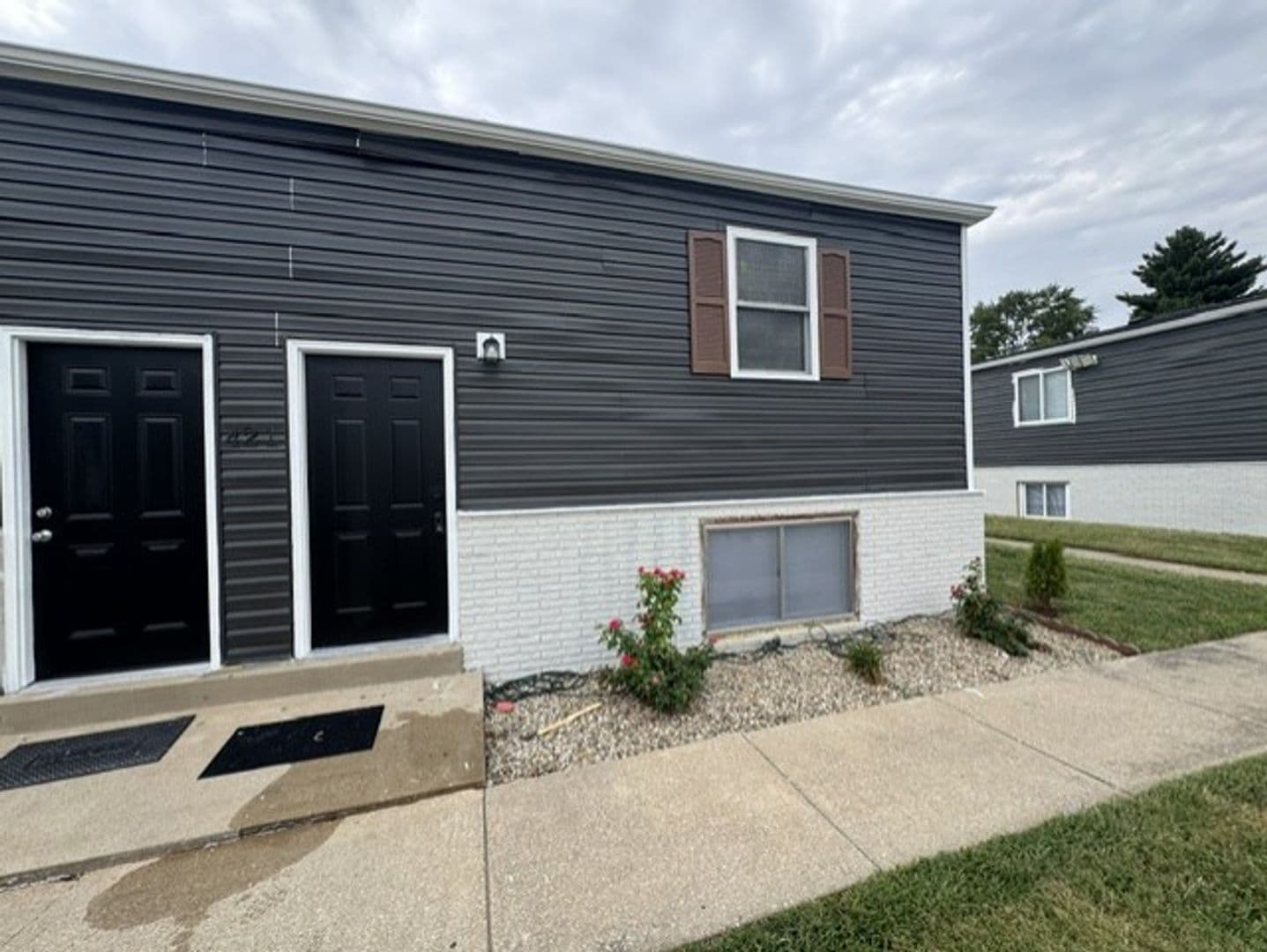 Fairview Heights Apartment: 421 Joseph Drive