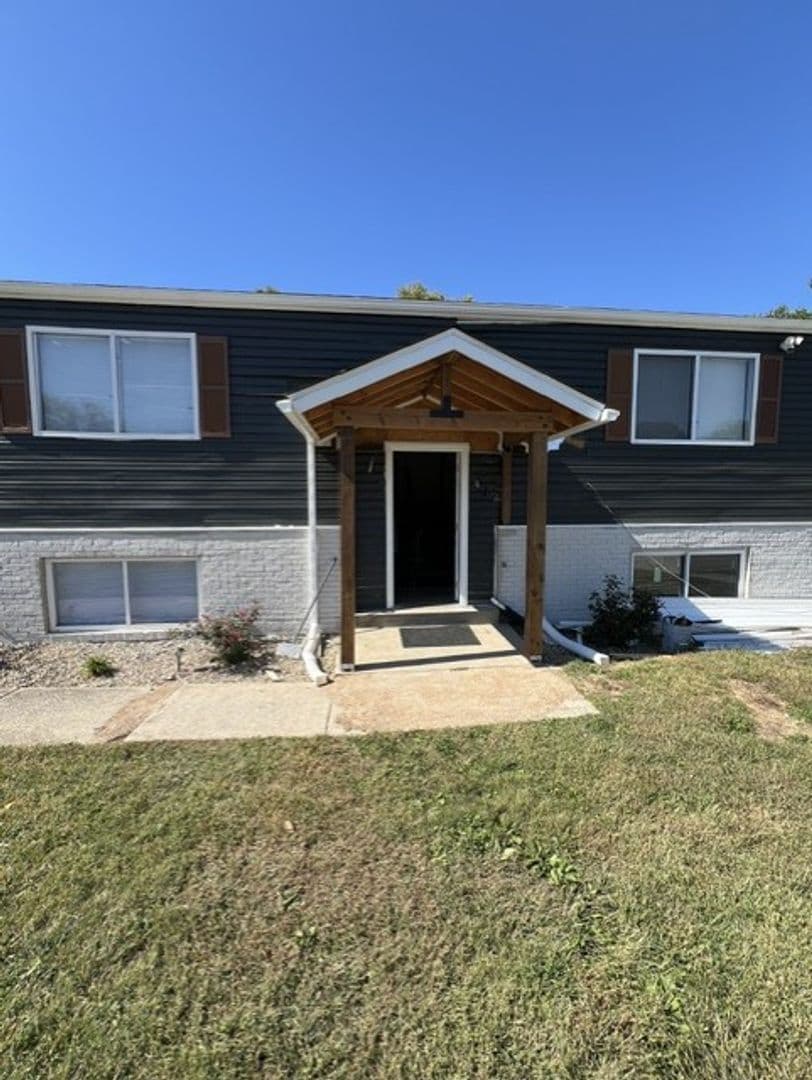 Fairview Heights Apartment: 417 Joseph Drive