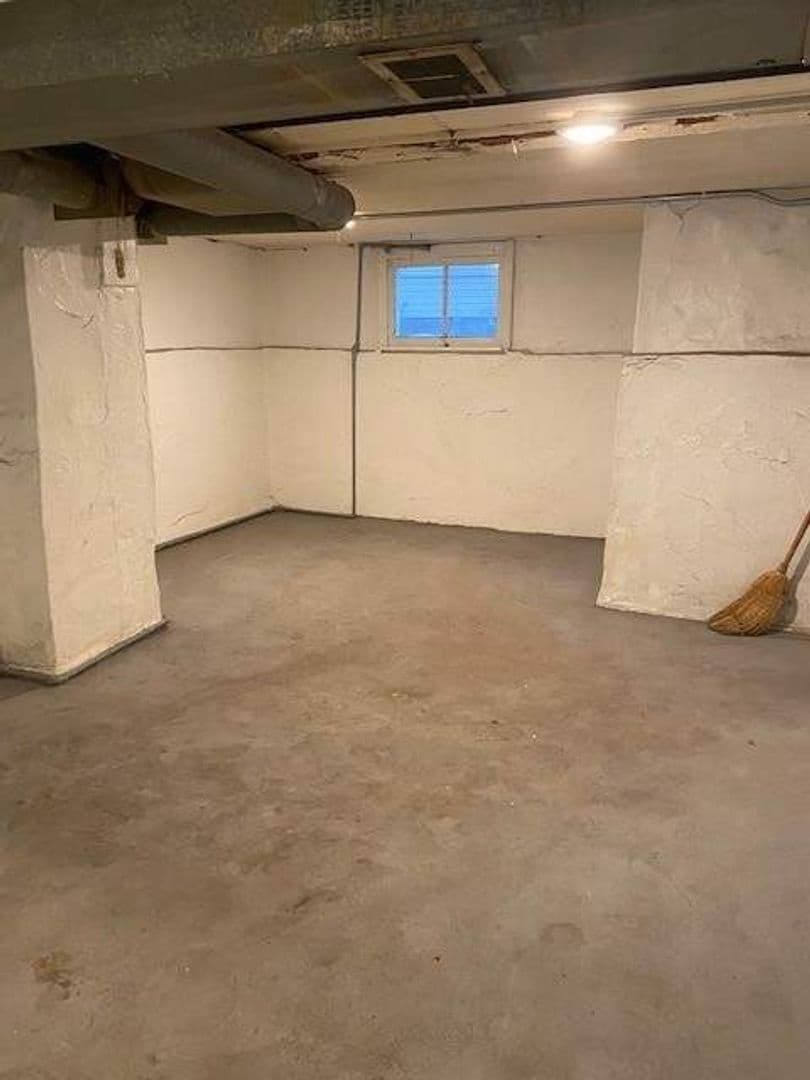 Granite City House: 1635 Maple Street