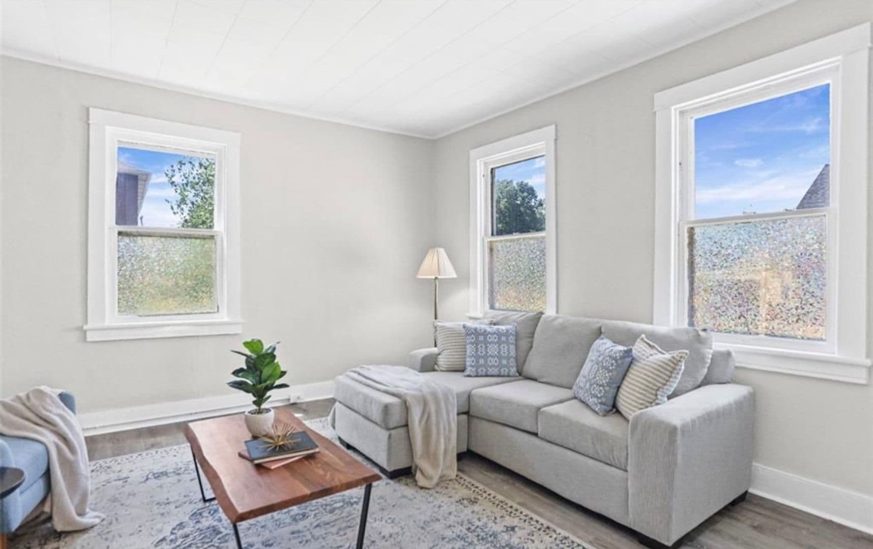 Belleville House: 312 S Jackson St