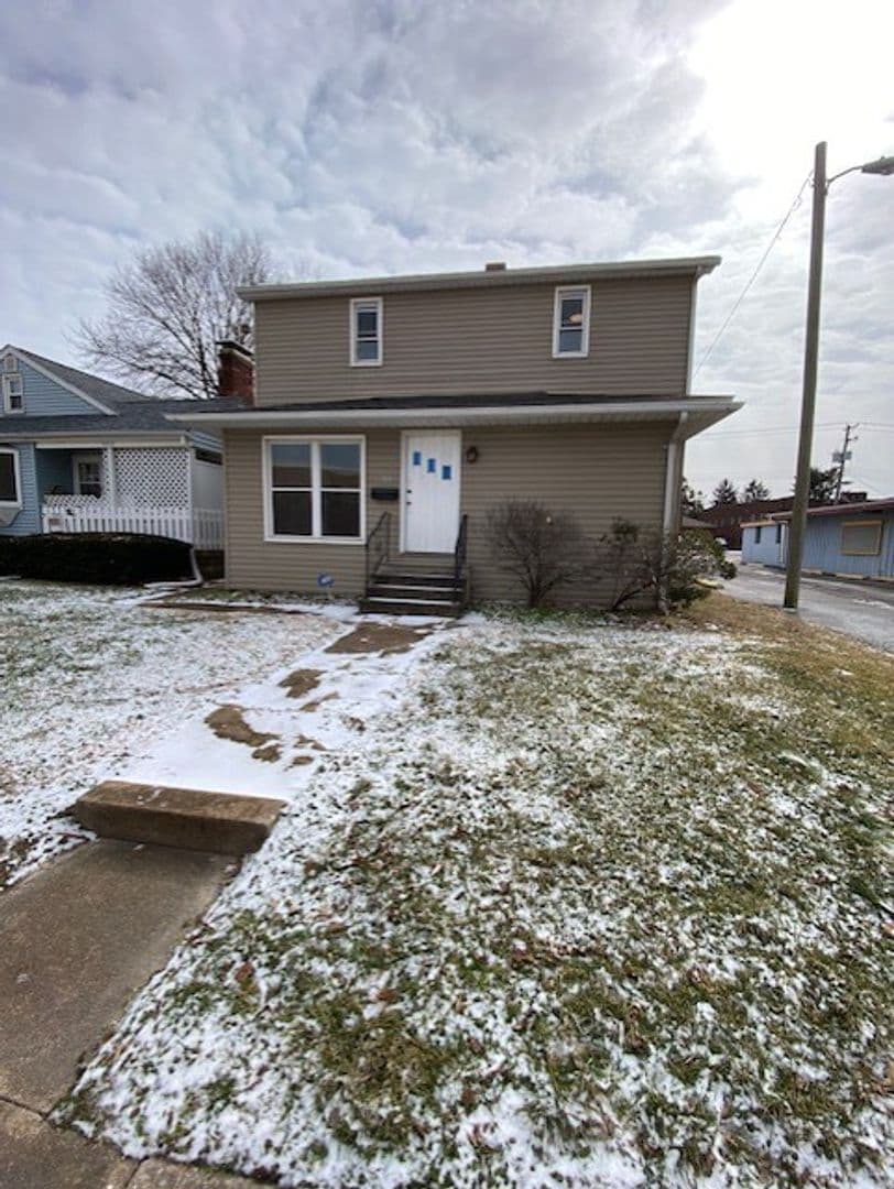 Collinsville House: 408 W. Clay Street