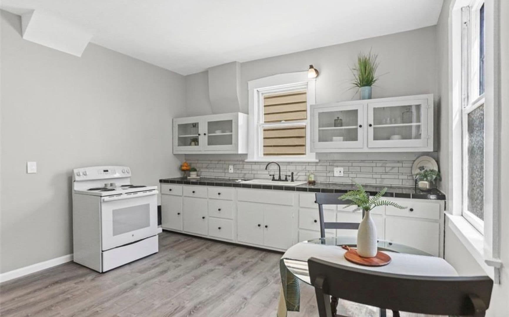 Belleville House: 312 S Jackson St