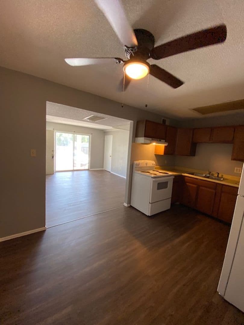 Jerseyville Apartment: 410 George St