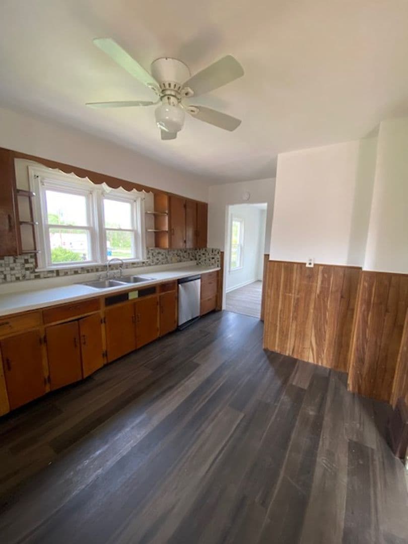 Alton House: 2108 W. Main