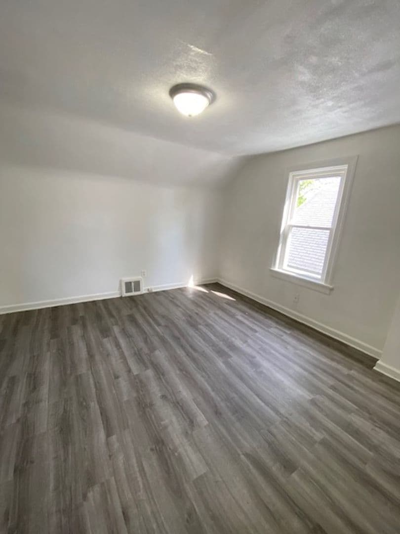 Alton House: 2108 W. Main