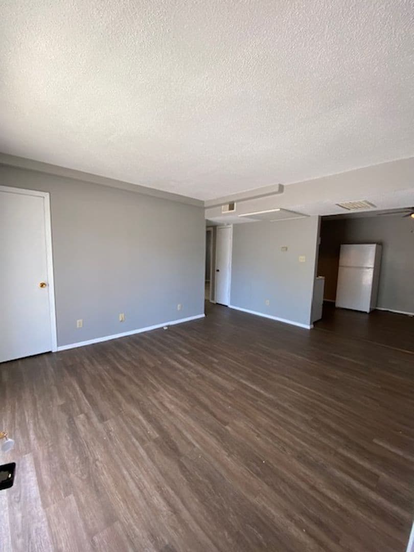 Jerseyville Apartment: 410 George St