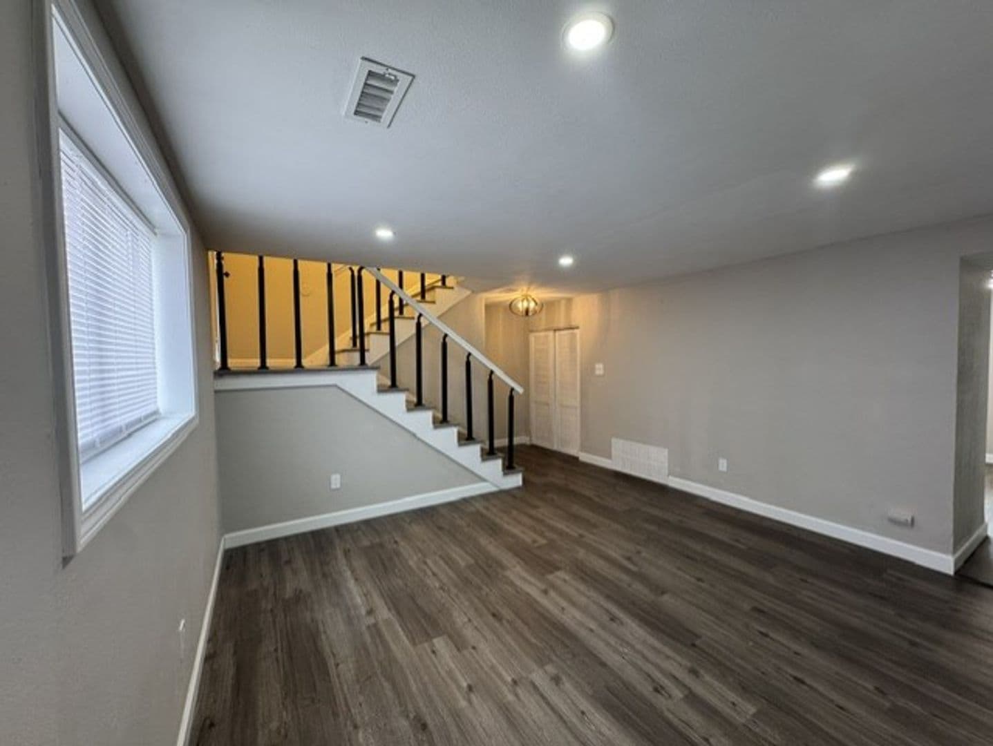 Fairview Heights Apartment: 421 Joseph Drive