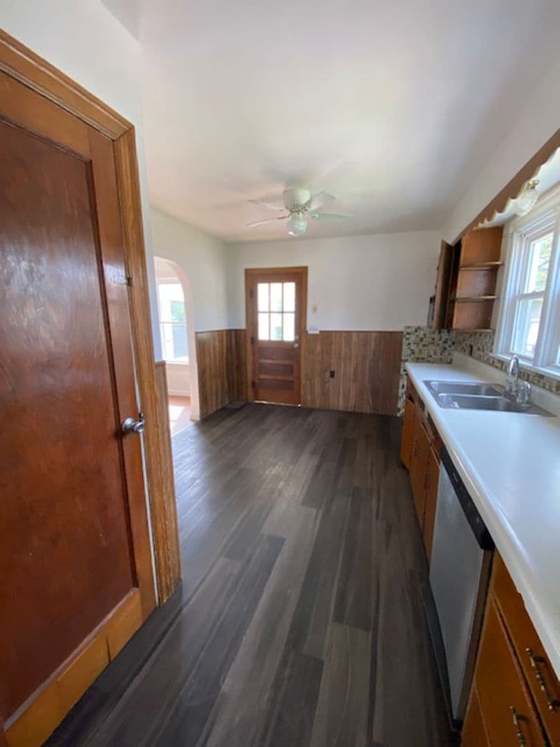 Alton House: 2108 W. Main