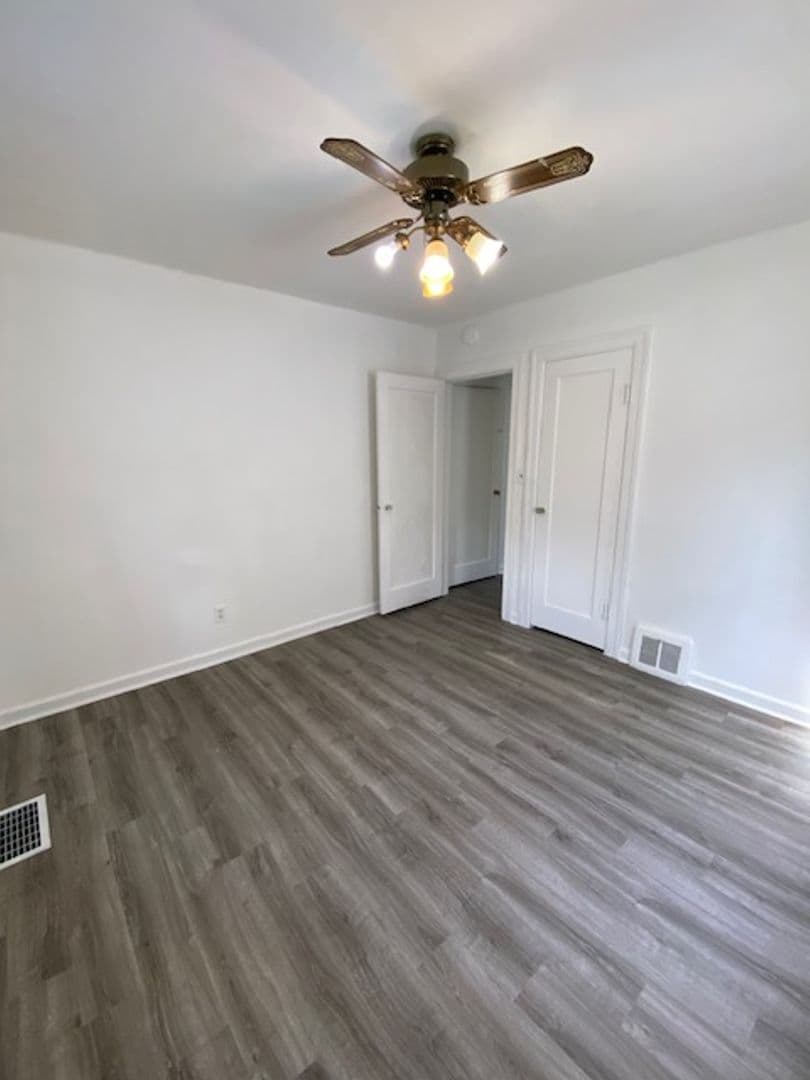 Alton House: 2108 W. Main