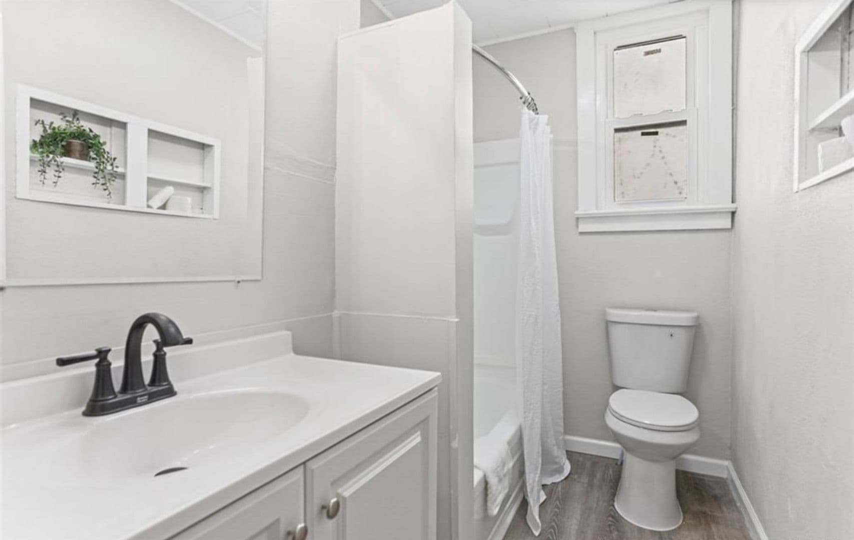 Belleville House: 312 S Jackson St