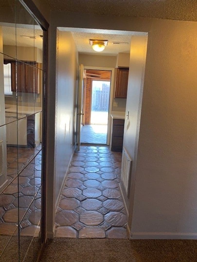 Granite City Apartment: 2 Georgetown