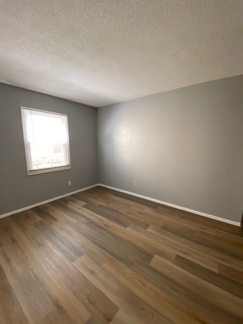 Jerseyville Apartment: 410 George St
