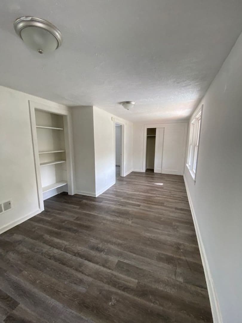 Alton House: 2108 W. Main
