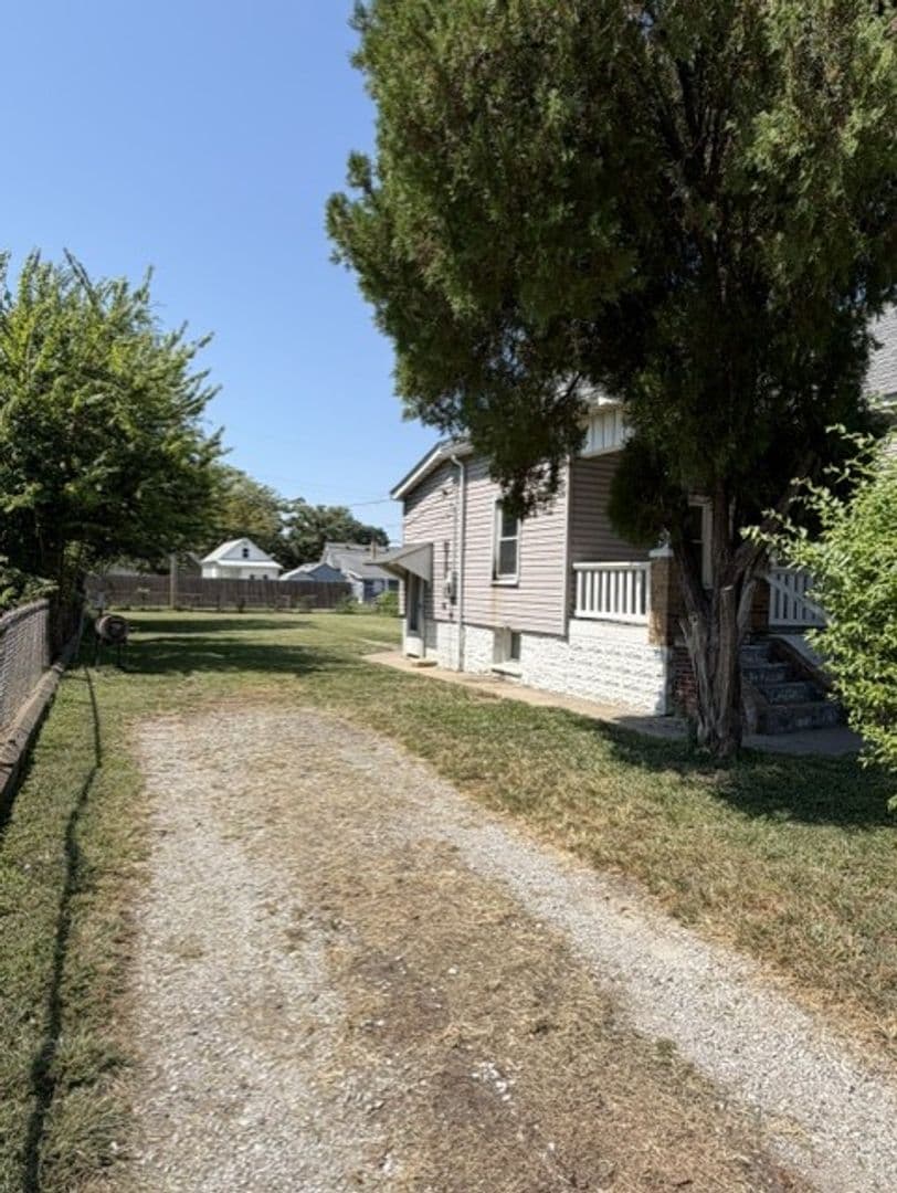 Granite City House: 1635 Maple Street