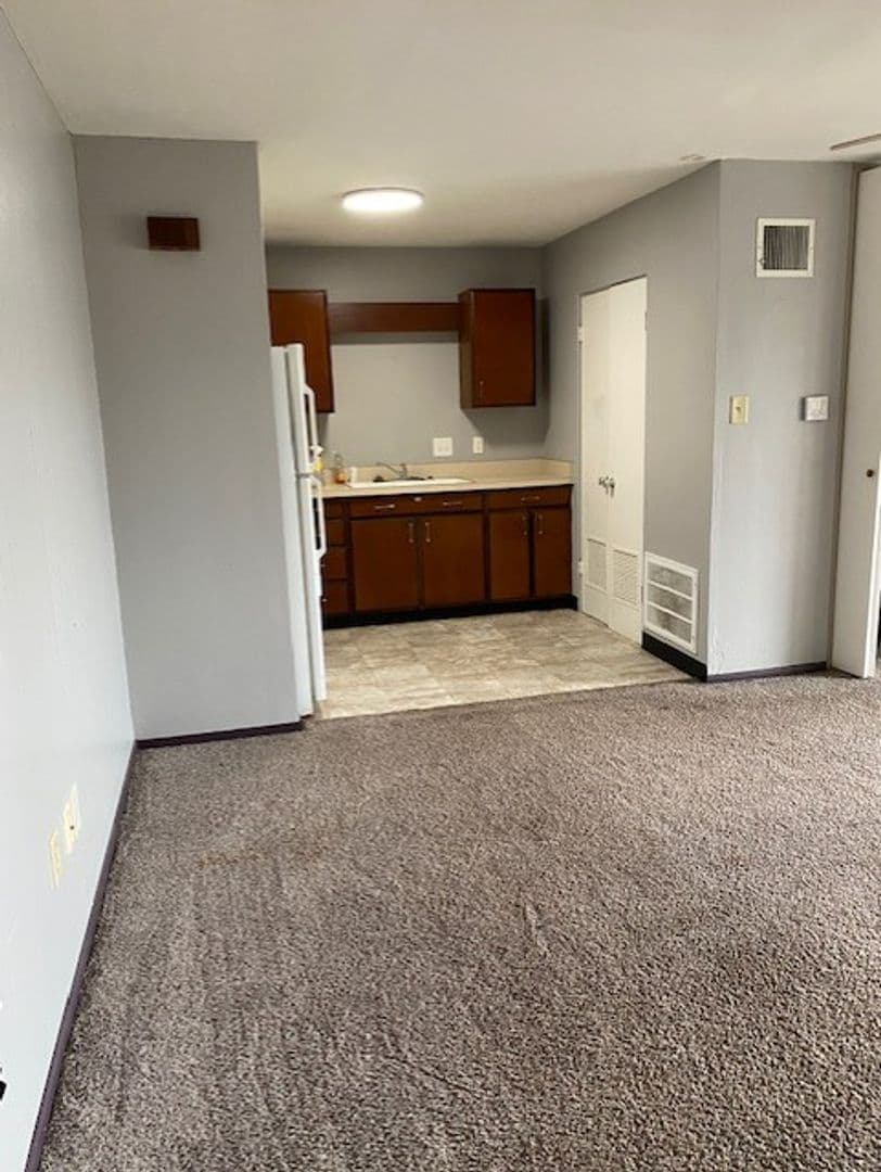 Collinsville Apartment: 123 St. Louis Road