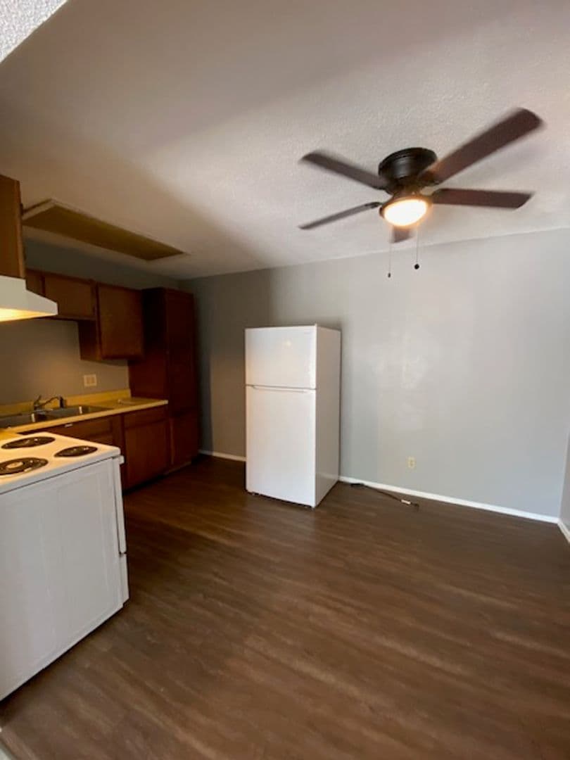 Jerseyville Apartment: 410 George St