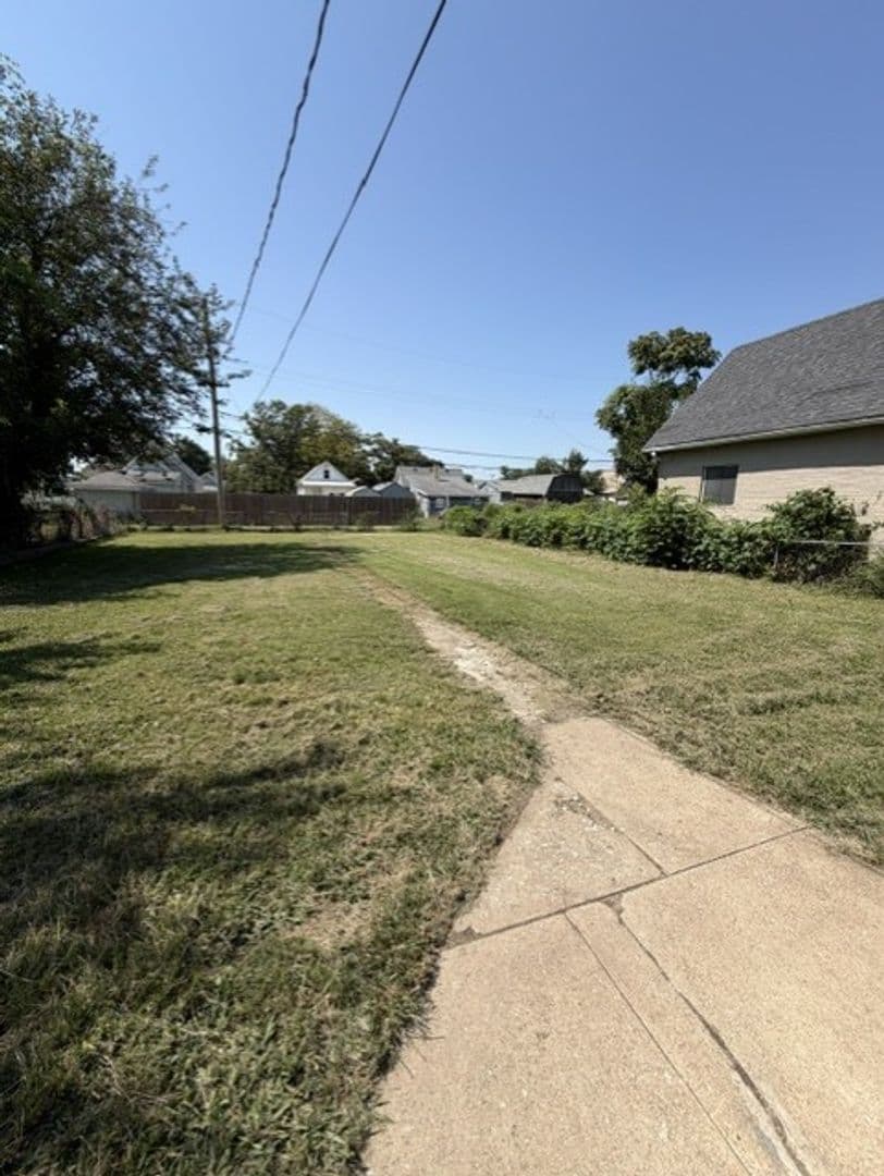 Granite City House: 1635 Maple Street