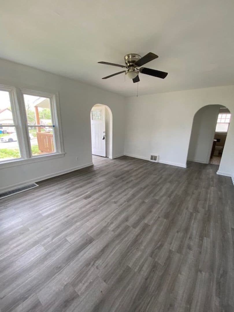 Alton House: 2108 W. Main