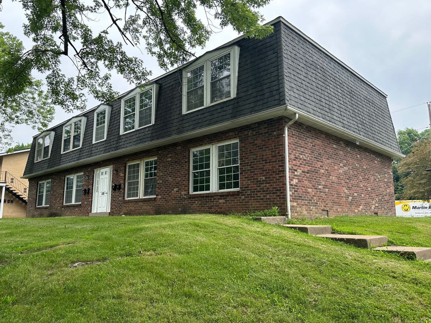 Belleville Apartment: 100 Gettysburg