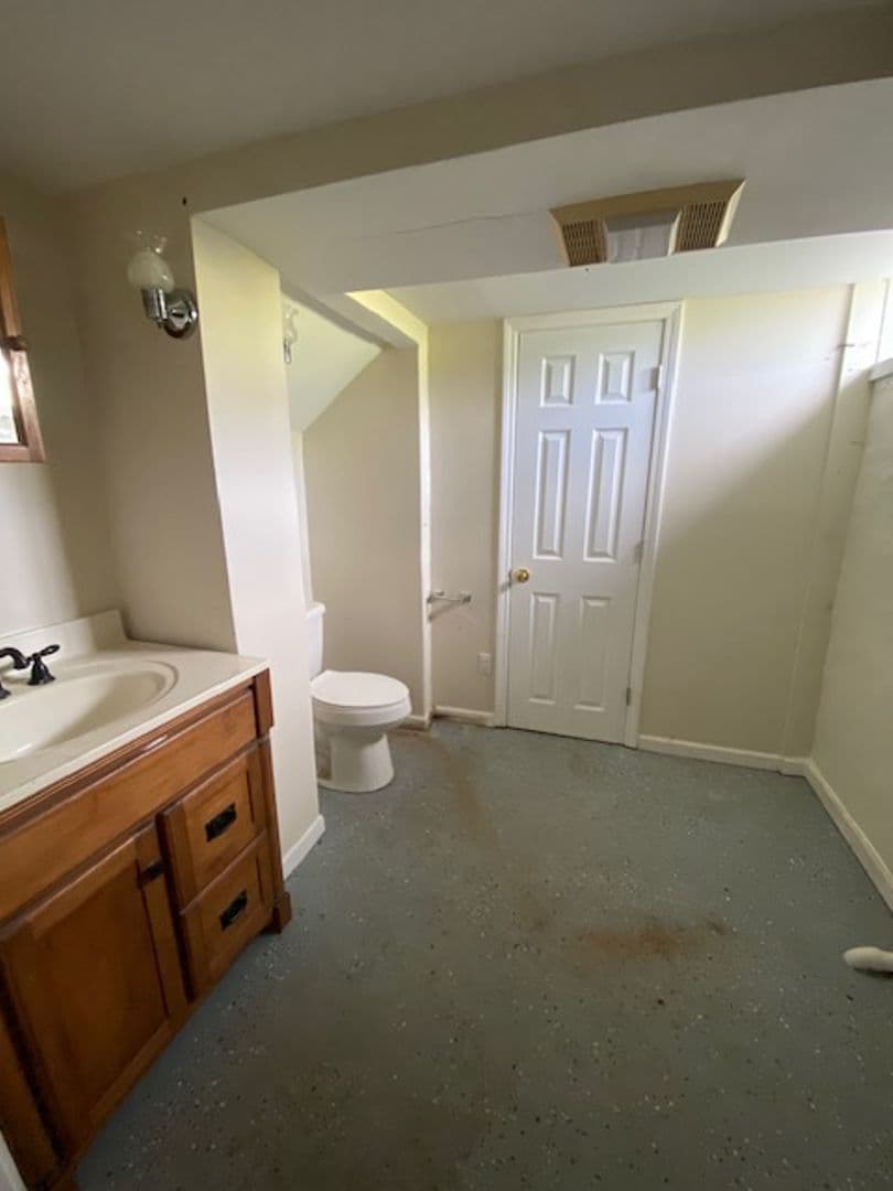 Alton House: 2108 W. Main
