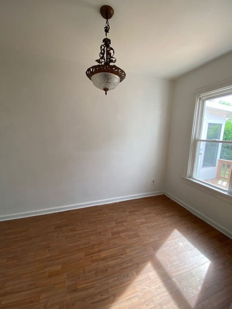 Alton House: 2108 W. Main