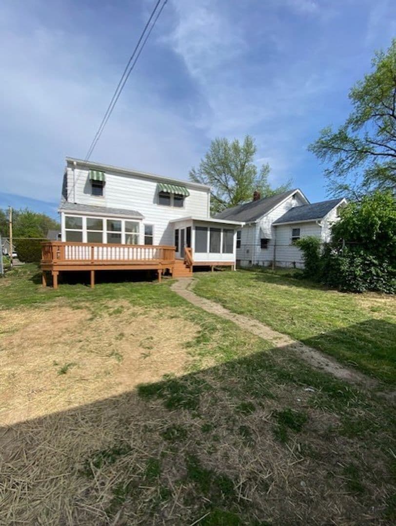 Alton House: 2108 W. Main
