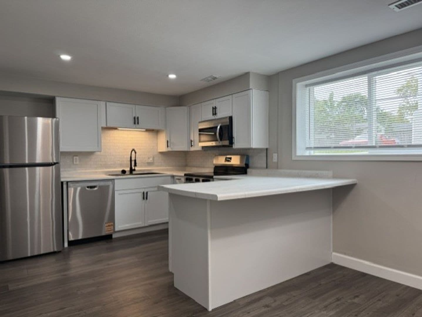 Fairview Heights Apartment: 421 Joseph Drive