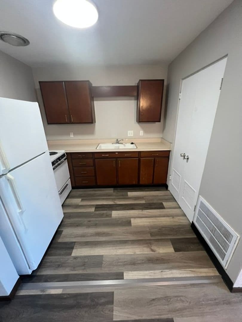Collinsville Apartment: 123 St. Louis Road