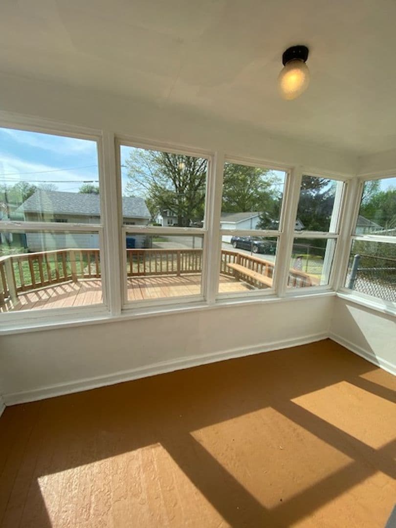 Alton House: 2108 W. Main