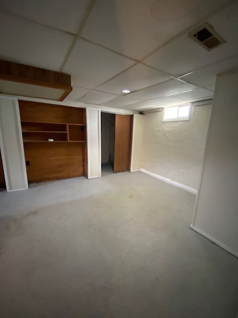 Alton House: 2108 W. Main