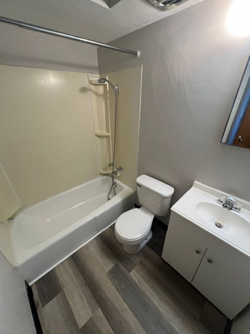 Collinsville Apartment: 123 St. Louis Road