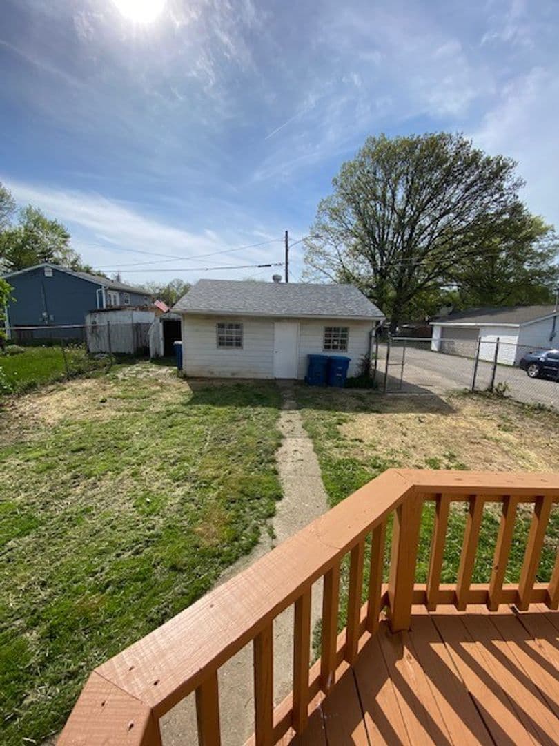 Alton House: 2108 W. Main