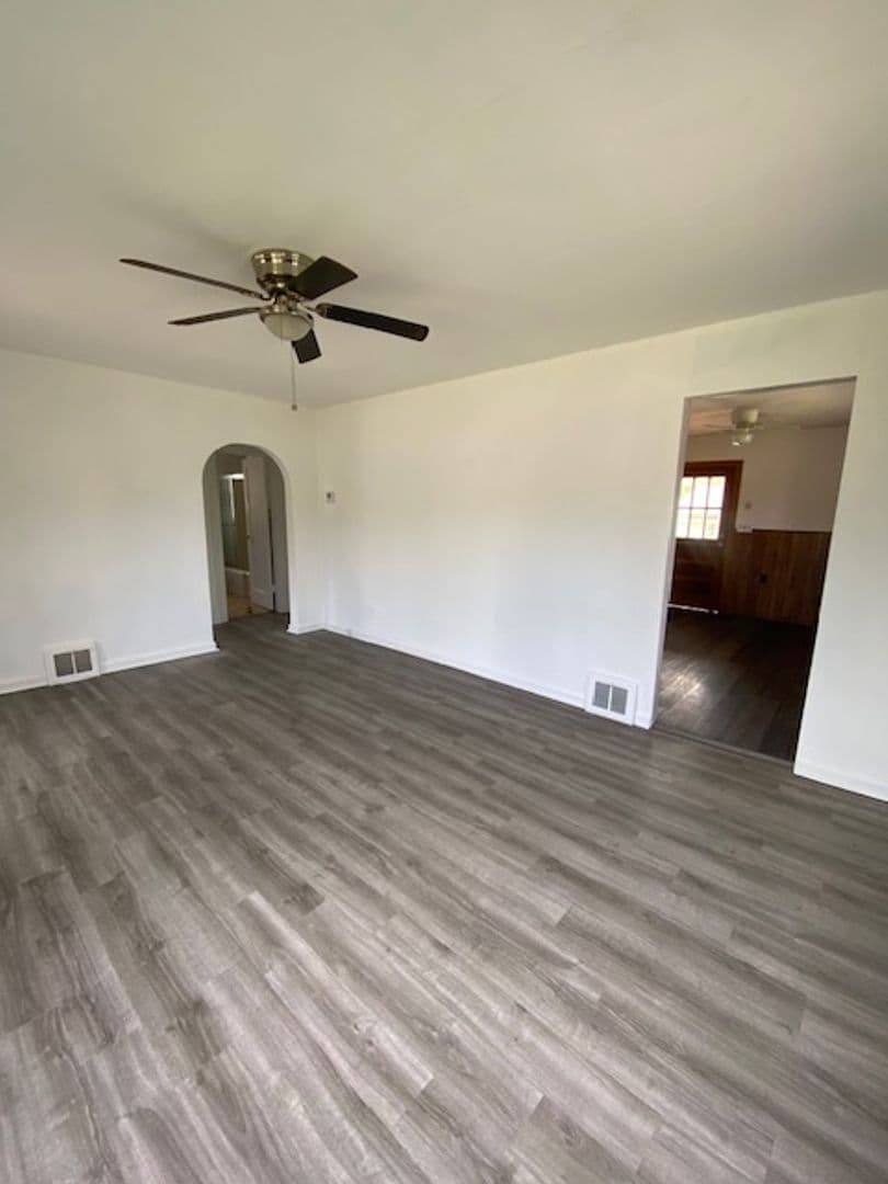 Alton House: 2108 W. Main