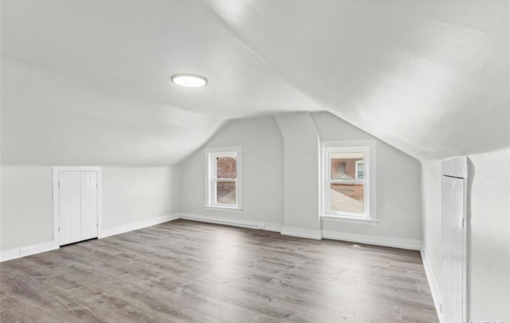 Belleville House: 312 S Jackson St
