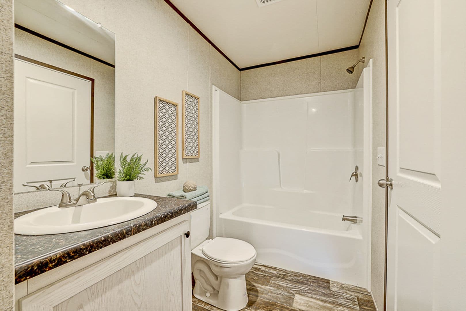 Mullins Apartment: Gibbs Court