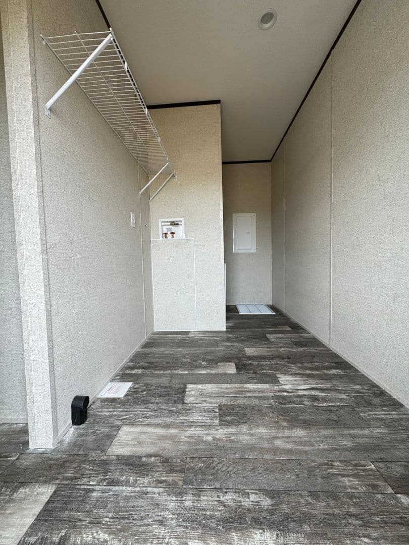 Mullins Apartment: Gibbs Court