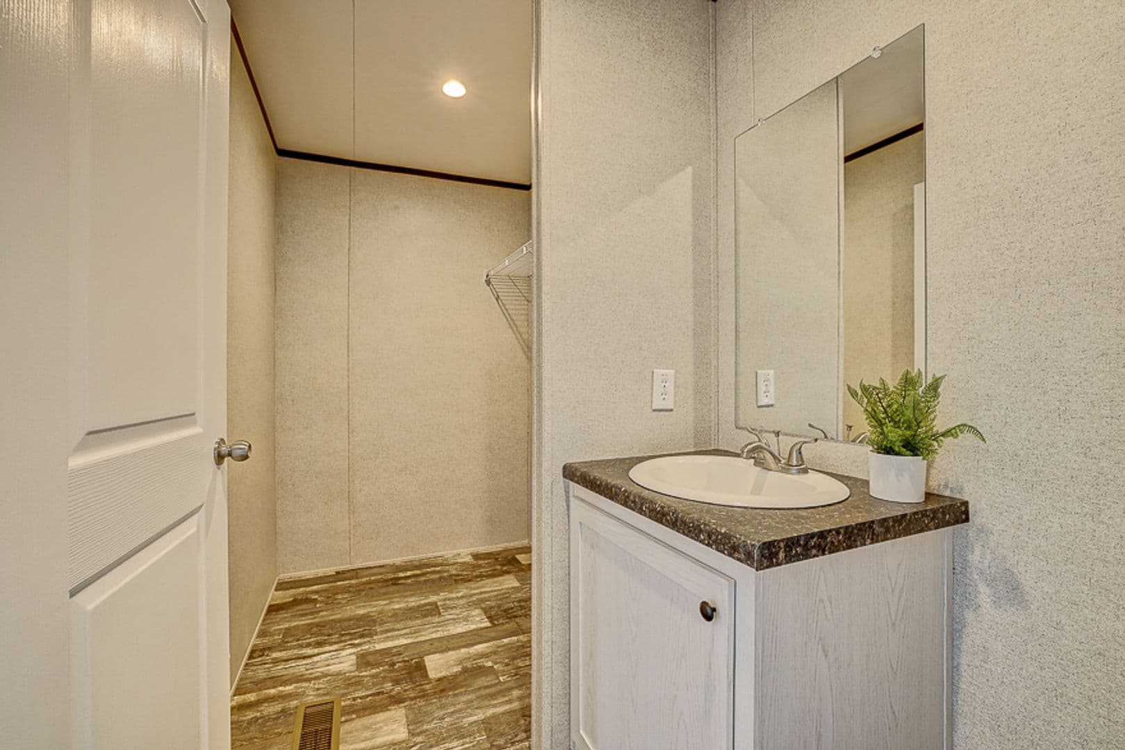 Mullins Apartment: Gibbs Court
