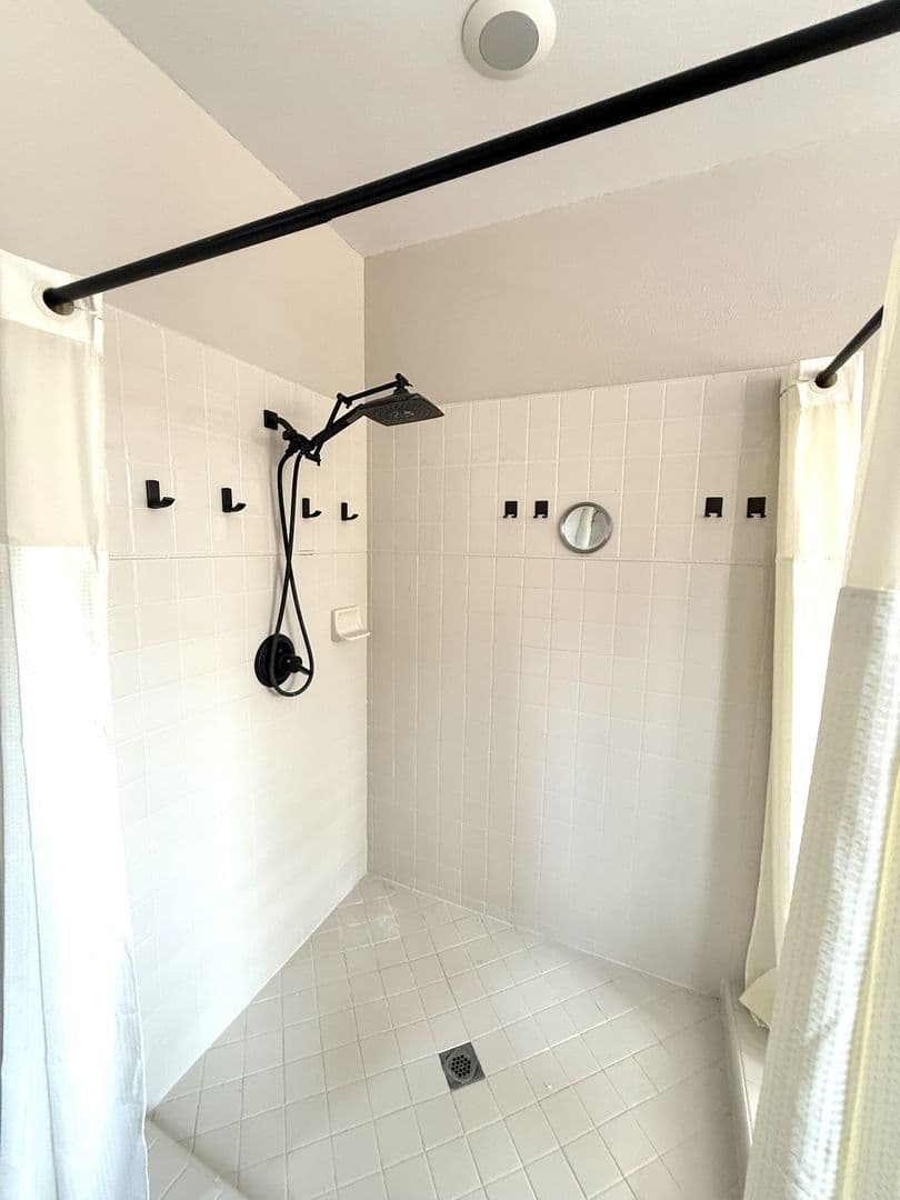 Santa Maria House: 2415 Bowles Lane