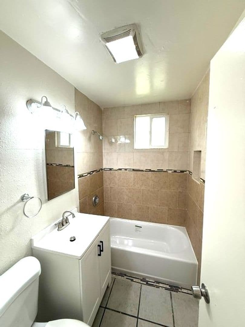 Guadalupe Apartment: 4522 11th Street - 4524D