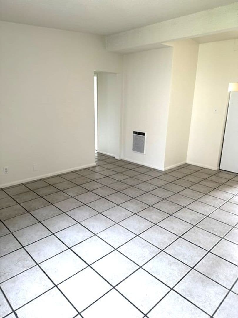 Guadalupe Apartment: 4522 11th Street - 4524D
