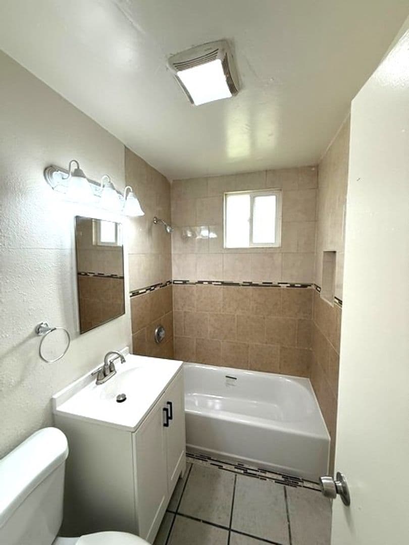 Guadalupe Apartment: 4522 11th Street - 4526A