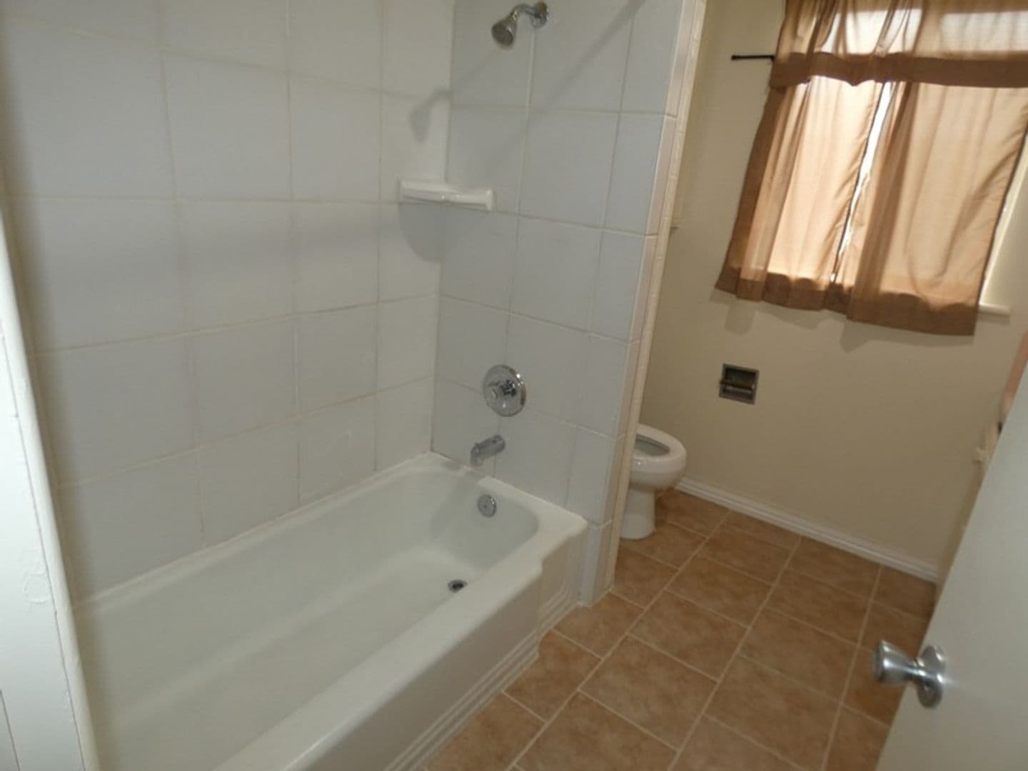 Santa Maria Apartment: 310 W. Chapel St. #B