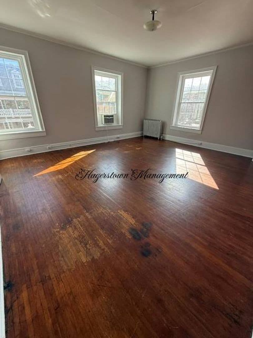 Boonsboro Apartment: 3 Potomac St