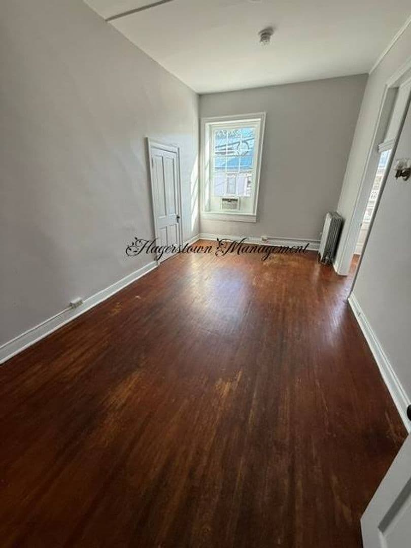 Boonsboro Apartment: 3 Potomac St