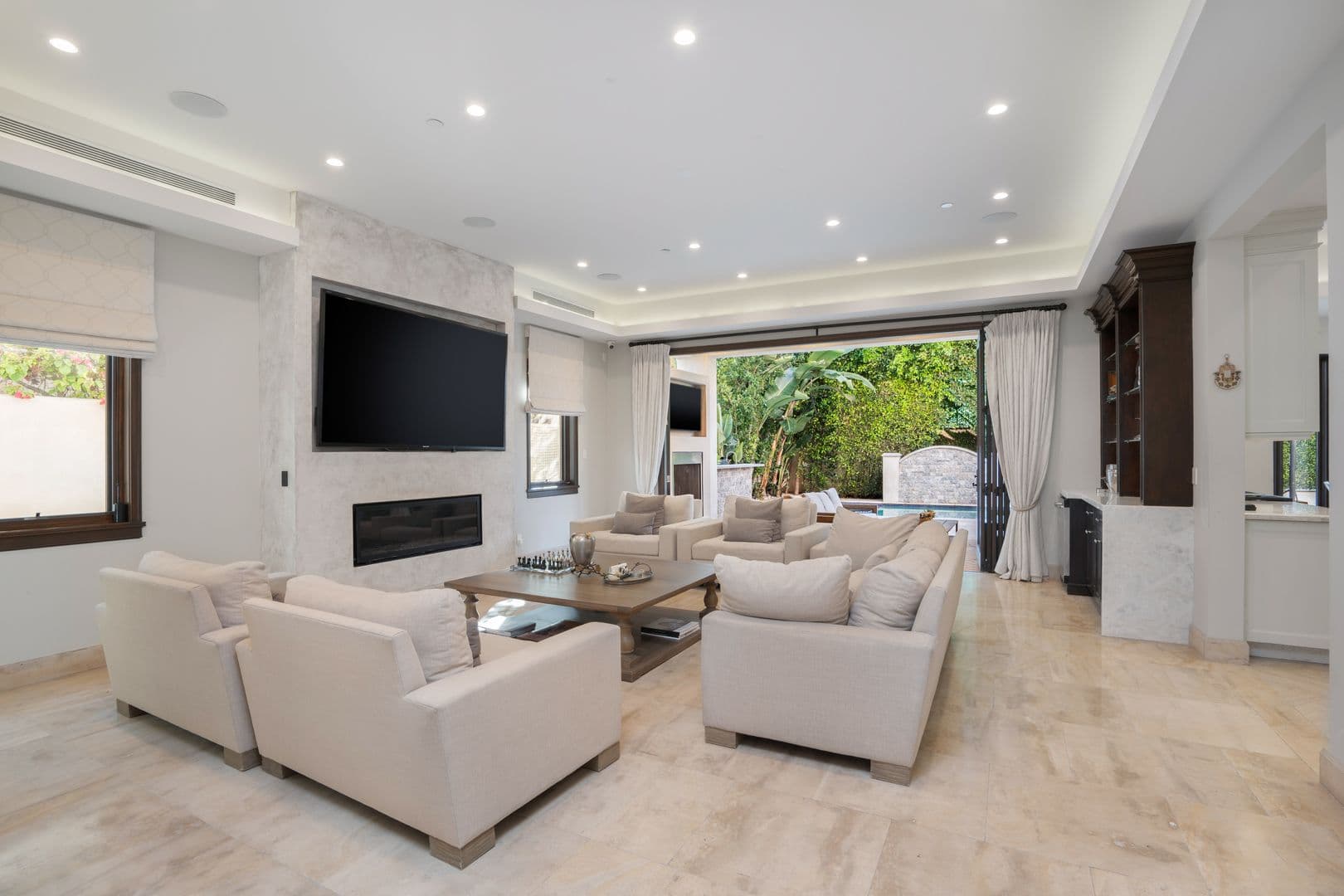 Beverly Hills House: 331 S. Canon Dr