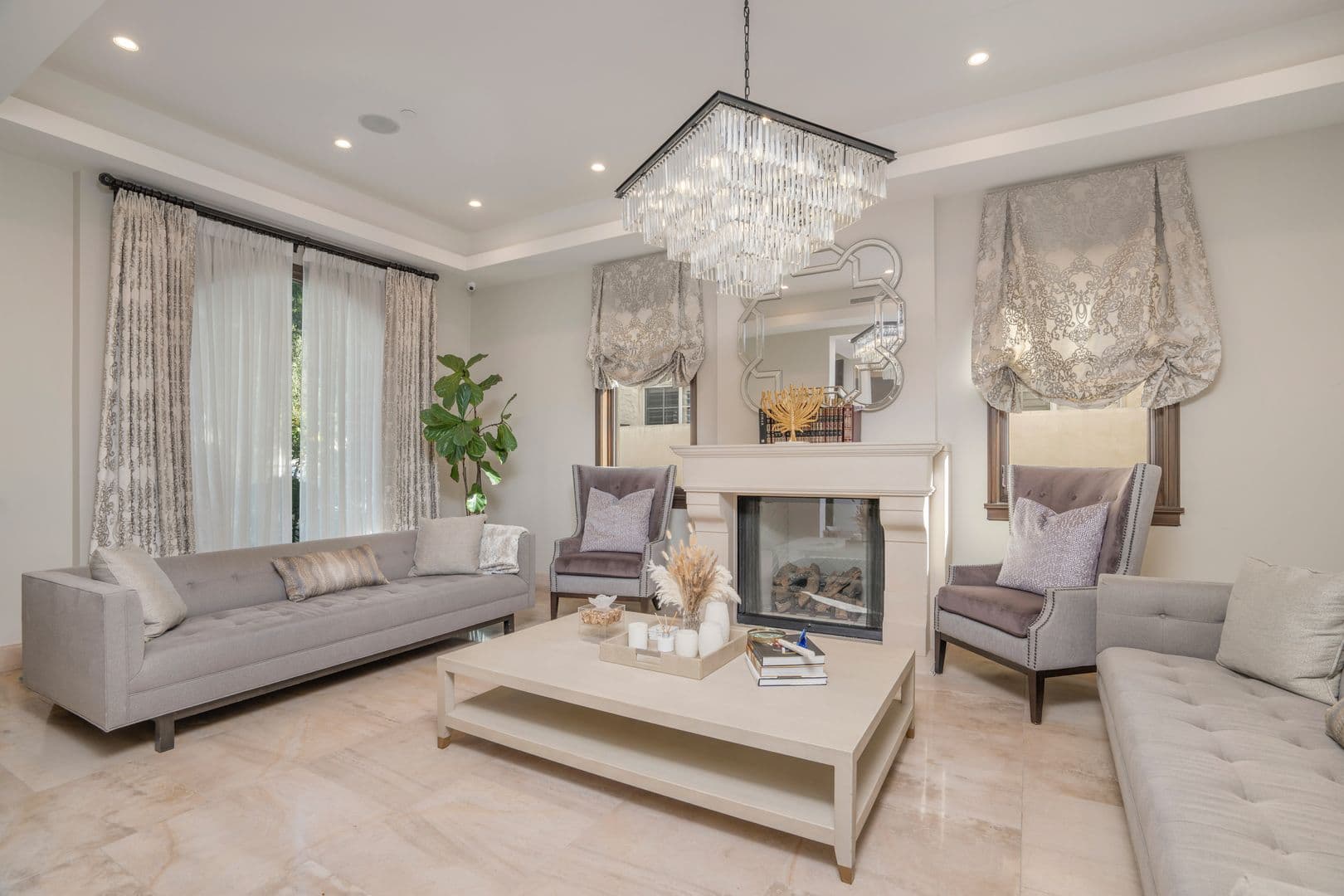 Beverly Hills House: 331 S. Canon Dr