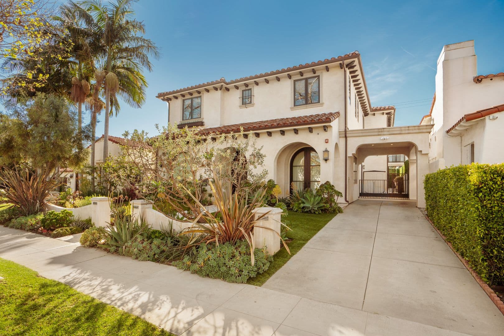 Beverly Hills House: 331 S. Canon Dr