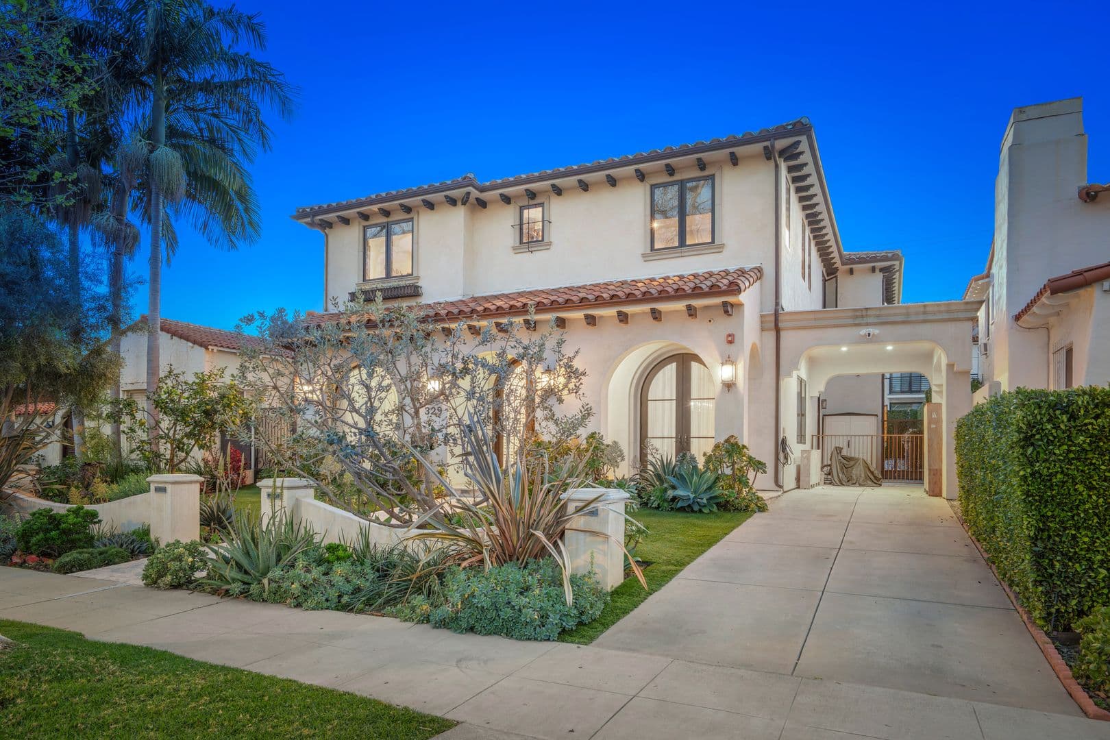 Beverly Hills House: 331 S. Canon Dr