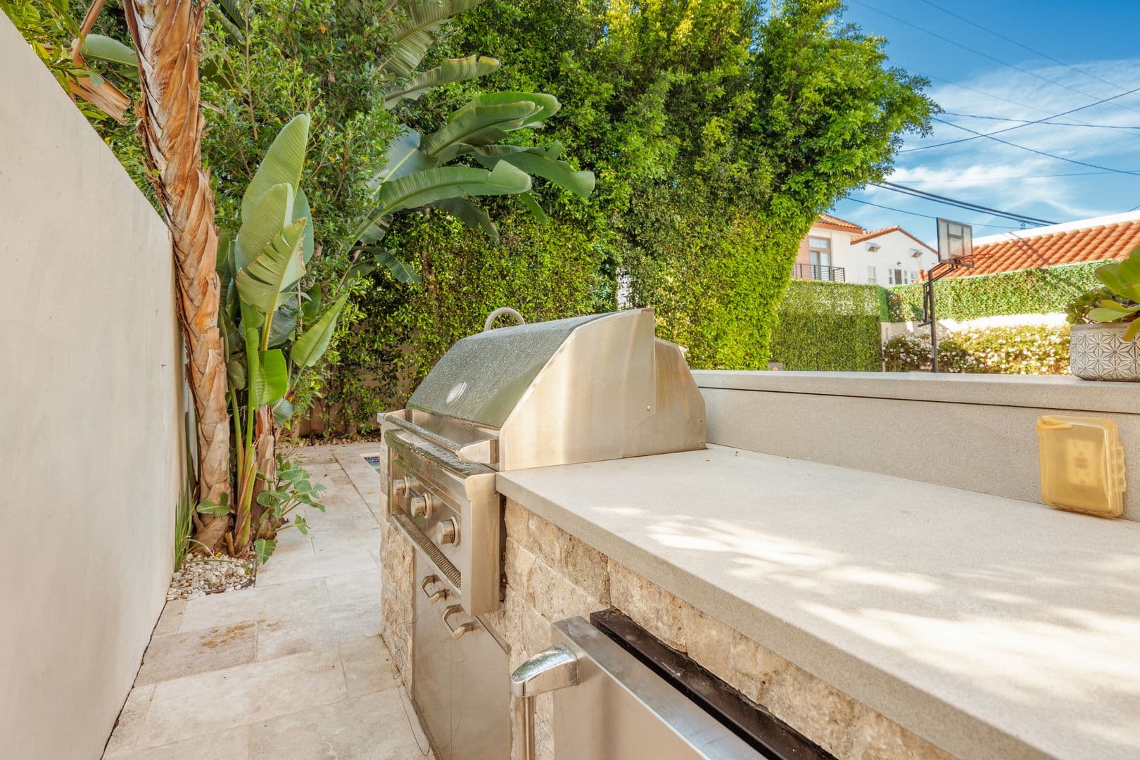 Beverly Hills House: 331 S. Canon Dr
